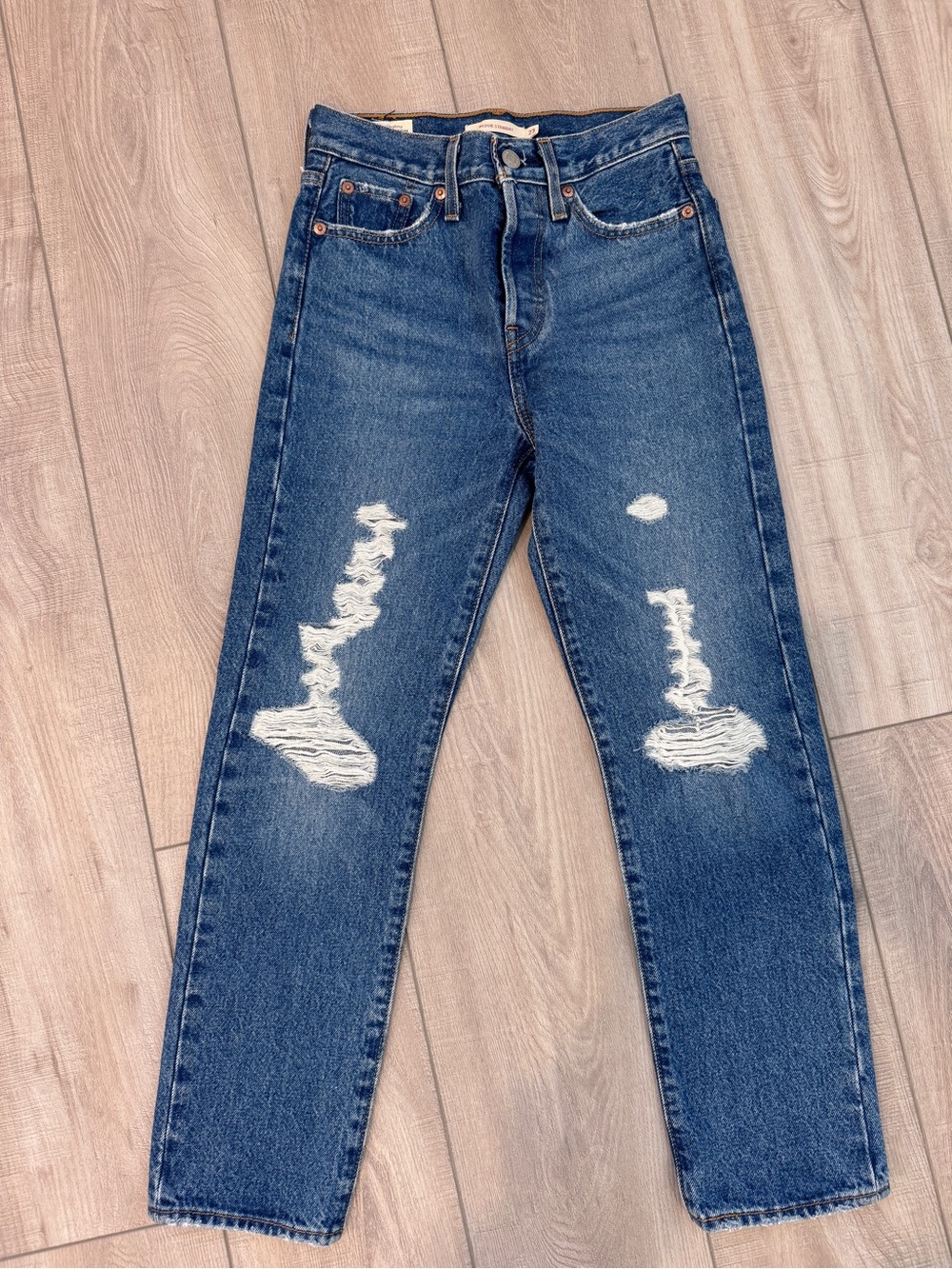 NWOT Levi’s Distressed Blue Jeans